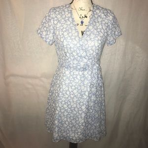 Blue w white flowers faux wrap dress 👗